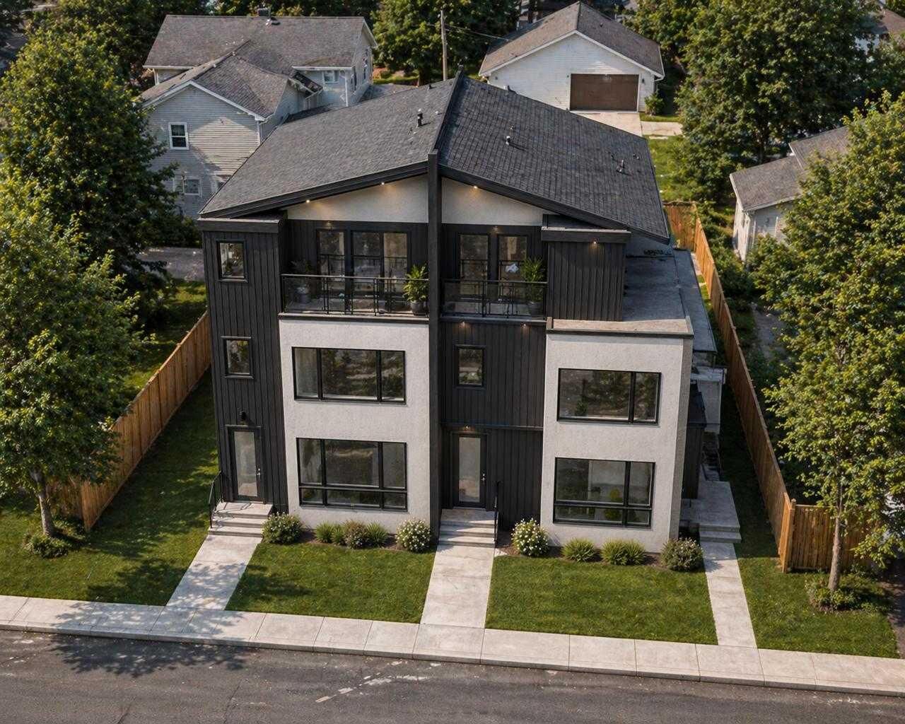 Property Photo:  2624 1 Avenue NW  AB T2N 0C4 