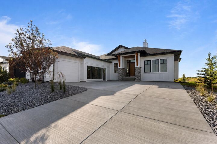 Property Photo:  8 Monterra Rise  AB T4C 0H2 