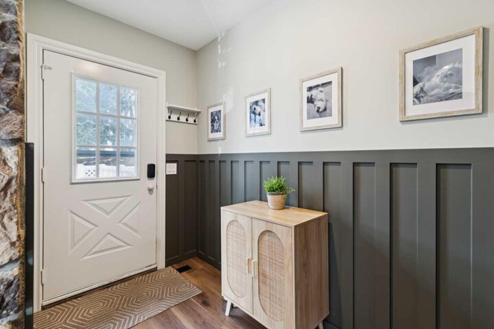 Property Photo:  28 Berwick Crescent NW 57  AB T3K 1Y7 
