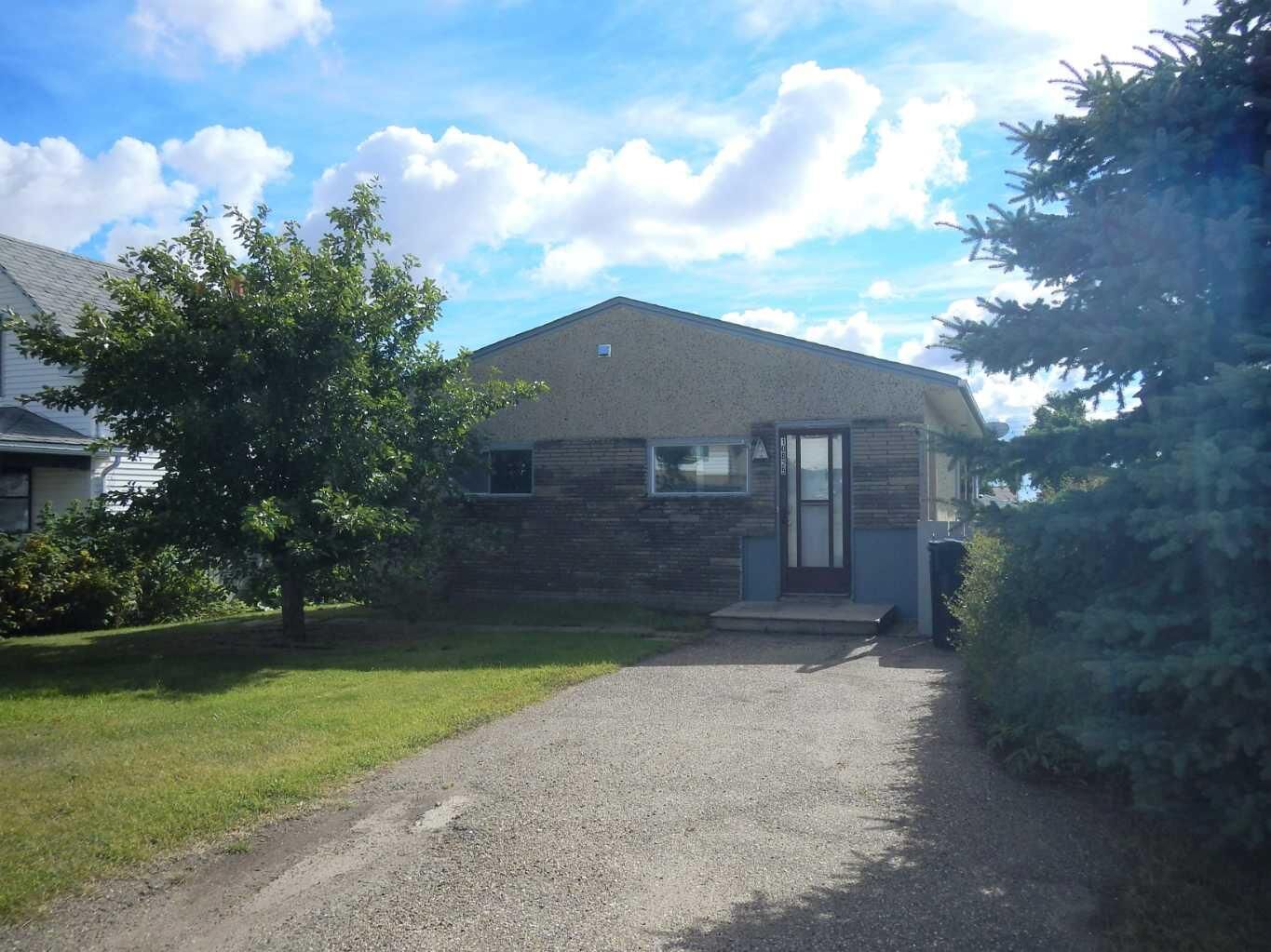 Property Photo:  10829 106 Avenue  AB T0H 1L0 