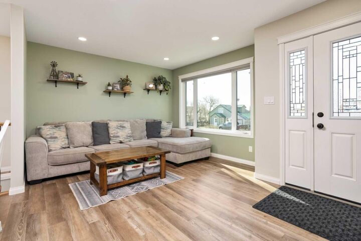 Property Photo:  12 1 Avenue SE  AB T0B 3Z0 