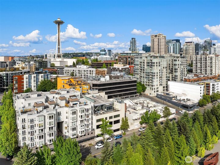 Property Photo:  3028  Western Avenue 501  WA 98121 