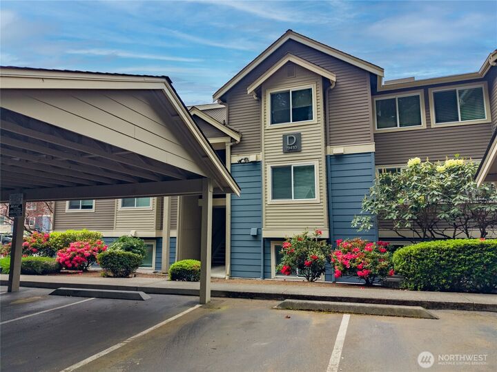 Property Photo:  19410  Bothell Way NE D102  WA 98011 
