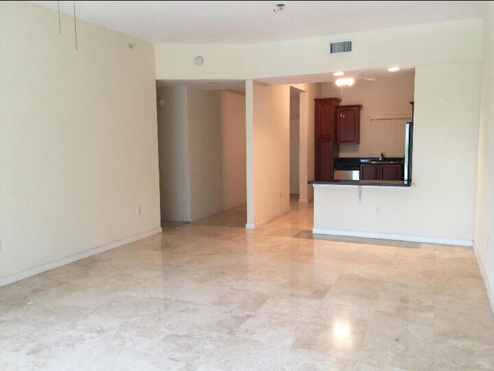 Property Photo: 1610 Presidential Way B-305 FL 33401