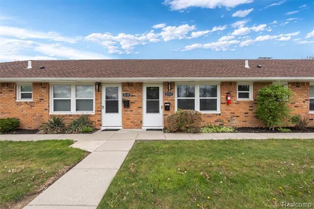 Property Photo:  2131 Normandy  MI 48073 