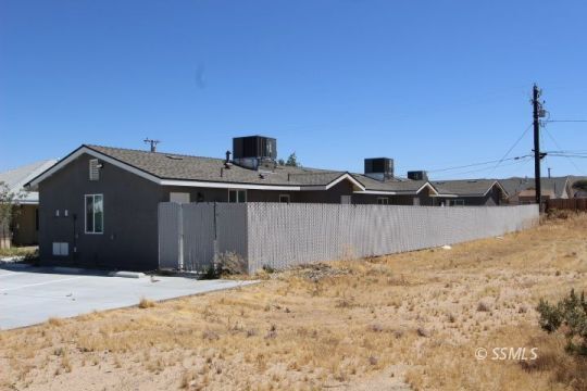 Property Photo:  915 W Dolphin Ave  CA 93555 
