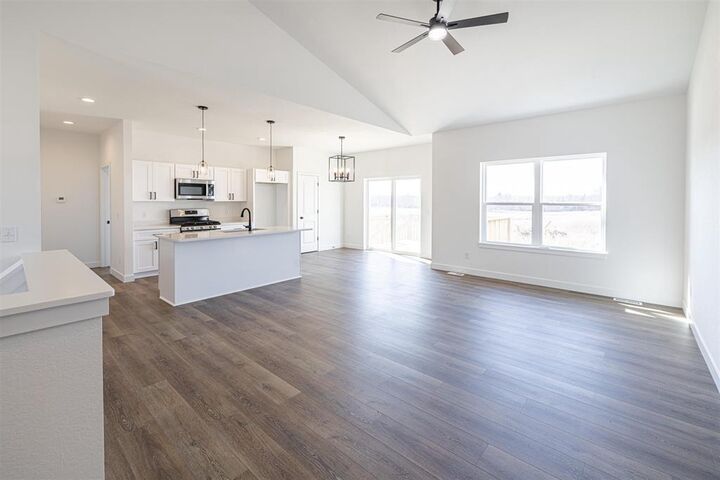 Property Photo:  409 Ridge Court  WI 53576 