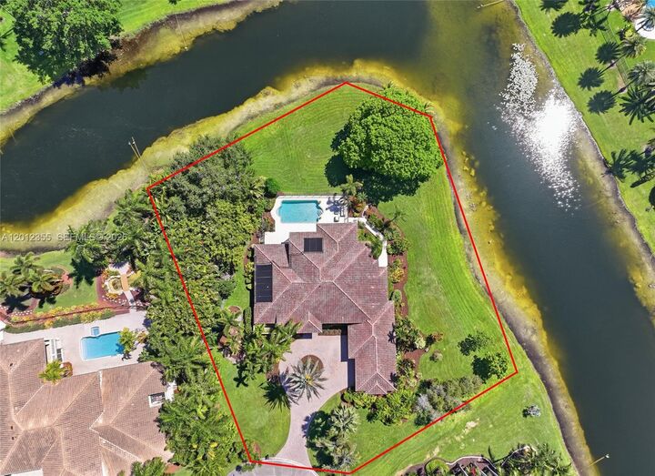 Property Photo:  3160 Paddock Rd  FL 33331 