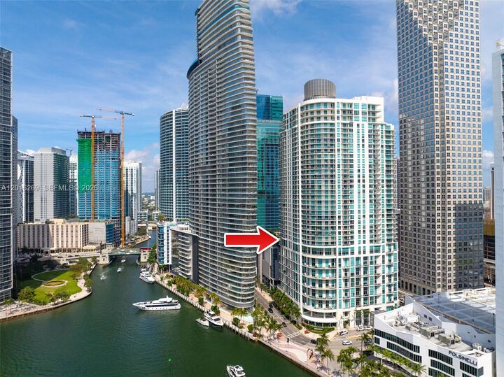 Property Photo:  300 S Biscayne Blvd L-L02  FL 33131 