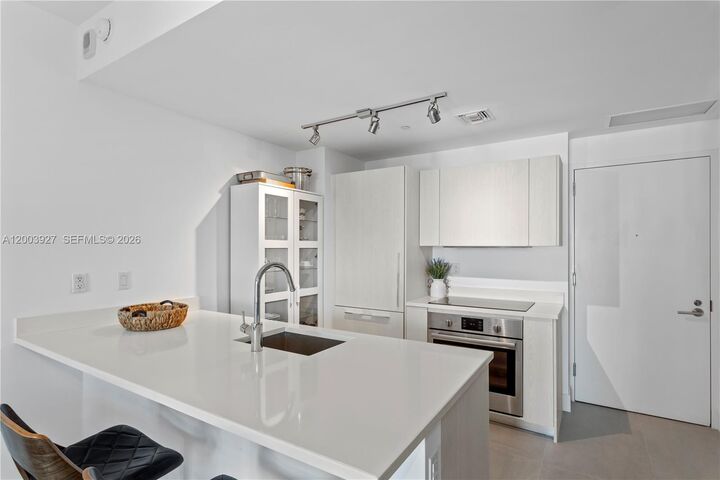Property Photo:  501 NE 31st St 605  FL 33137 