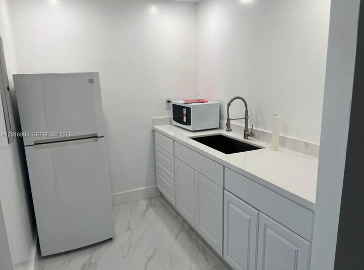 Property Photo:  