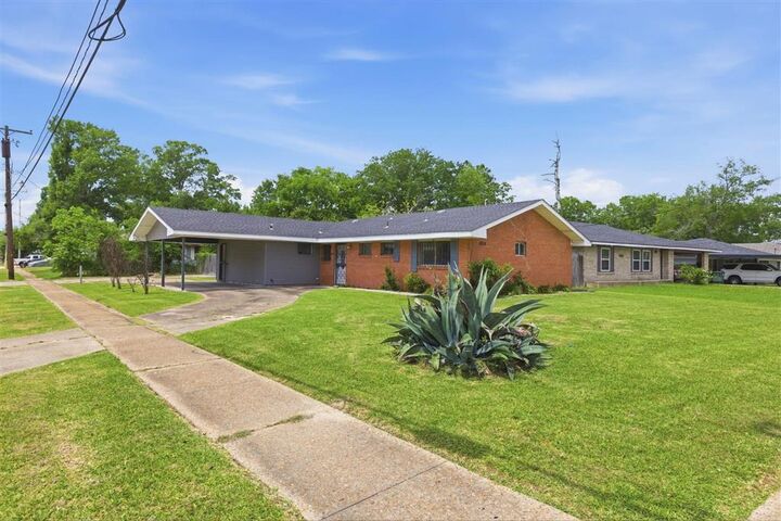 Property Photo: 1024 Johanna Place LA 70601