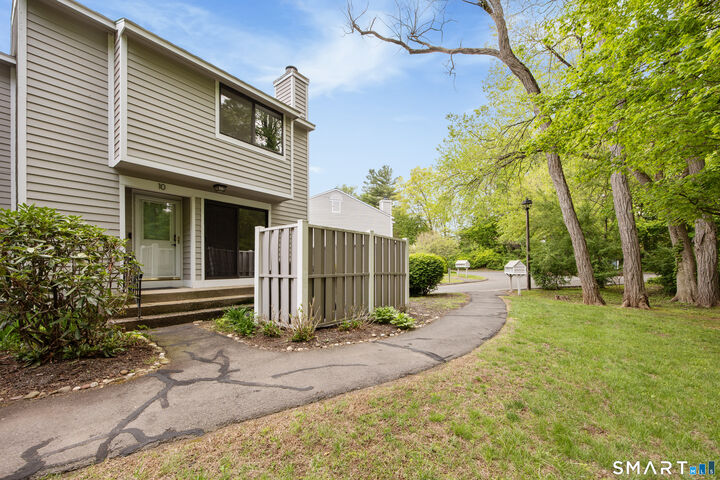 Property Photo: 10 Ives Hill Court 10 CT 06410