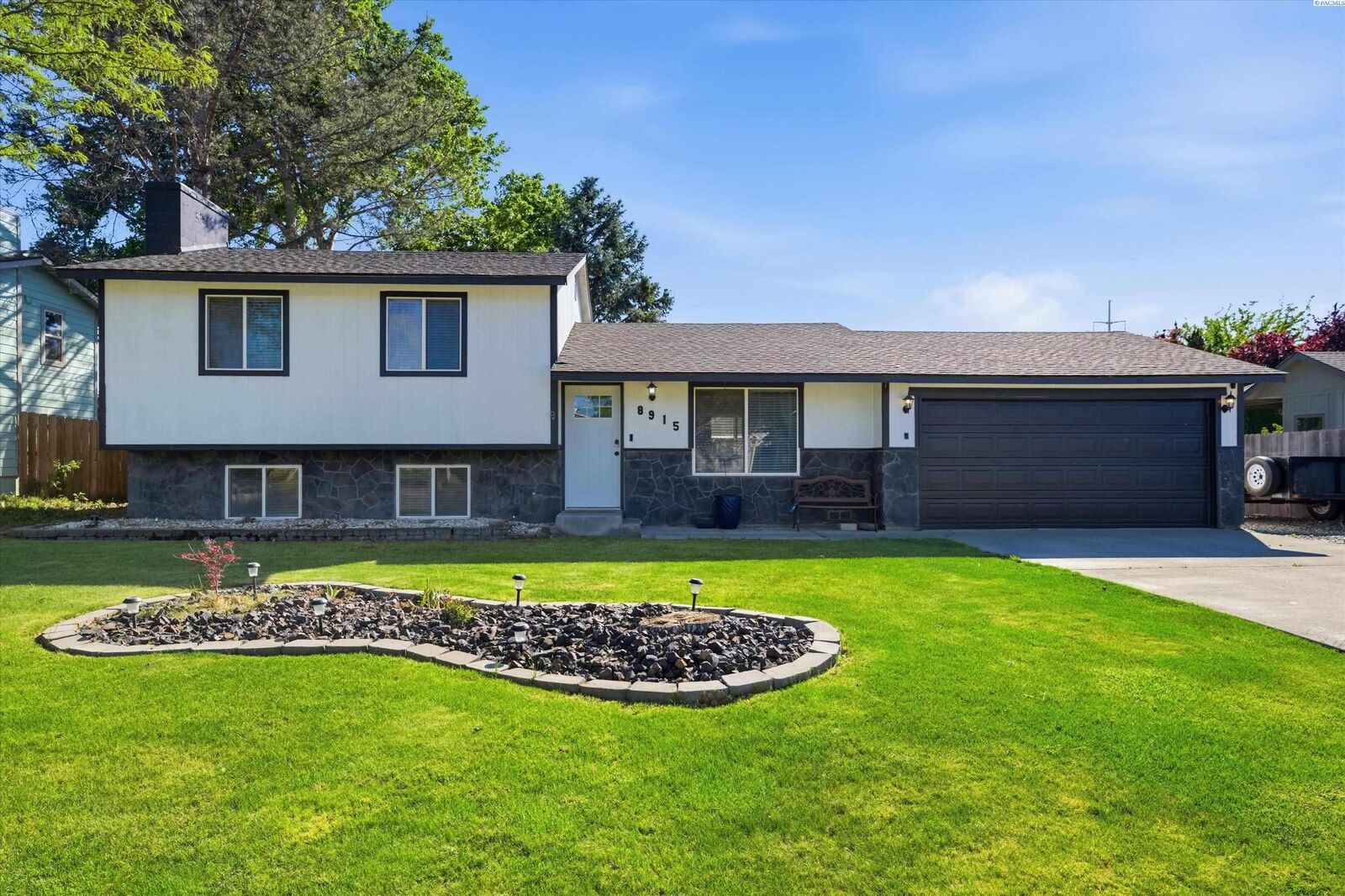 Property Photo:  8915 W Deschutes Ave  WA 99336 