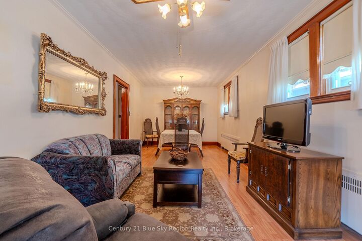 Property Photo:  137 Second Avenue E  ON P1B 1L3 