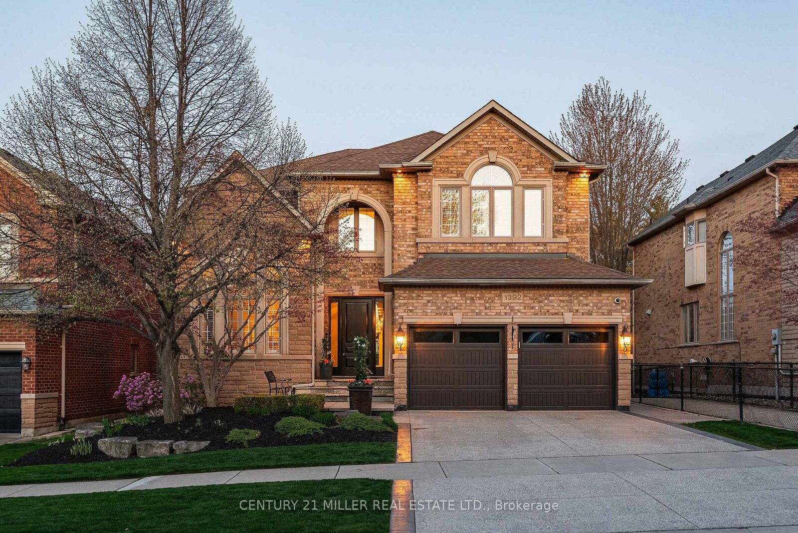 Property Photo: 1392 Clearwater Crescent ON L6H 7J5
