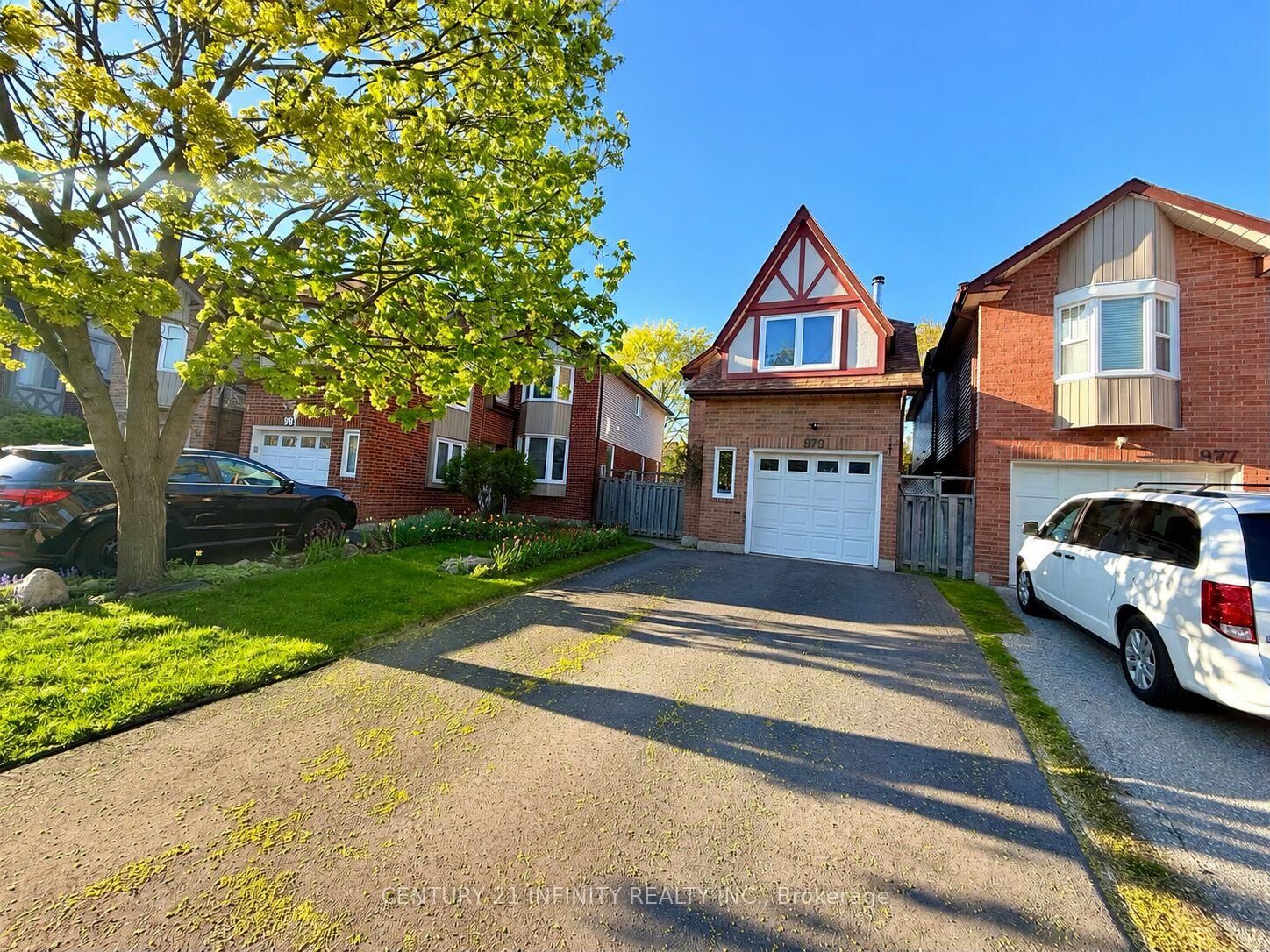 Property Photo: 979 Redbird Crescent Bsmt ON L1V 5K6