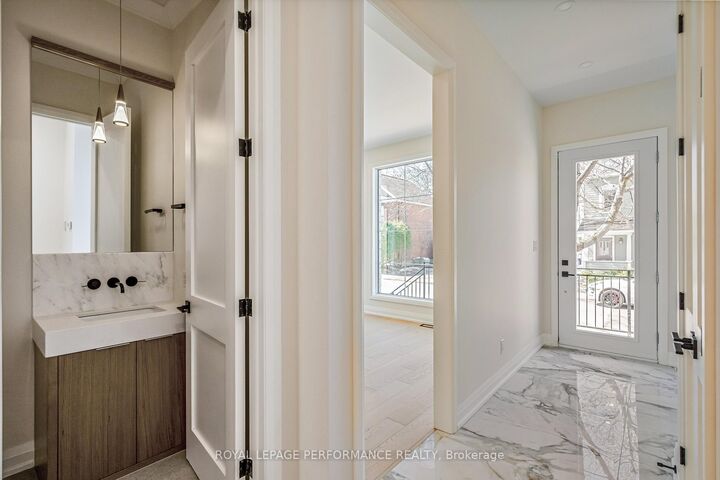 Property Photo: 31 Commanda Way ON K1M 1G1