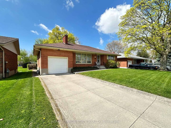 130 Gardiner Avenue E — photo 1