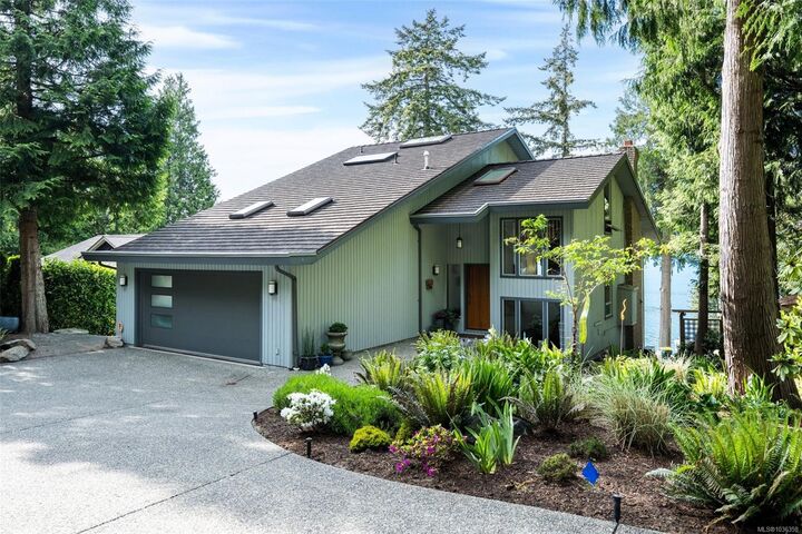 Property Photo:  958 Lands End Rd  BC V8L 4R4 