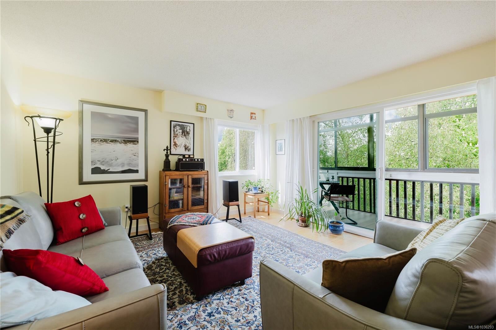 Property Photo:  1012 Collinson St 403  BC V8V 3C1 