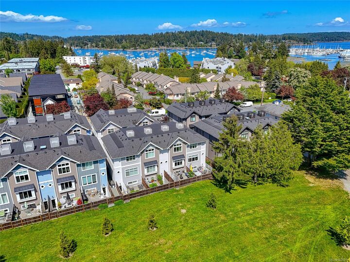 Property Photo:  10480 Resthaven Dr 5  BC V8L 3H7 