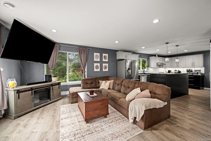 Property Photo:  690 Smith Rd 5  BC V9W 4A5 