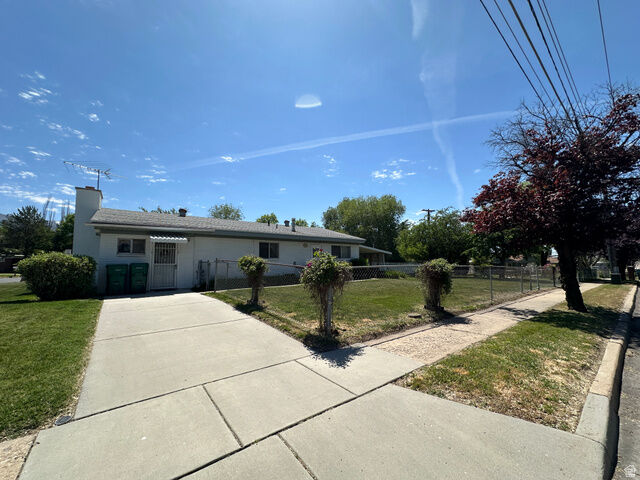 Property Photo:  367 Hawthorne Dr  UT 84041 