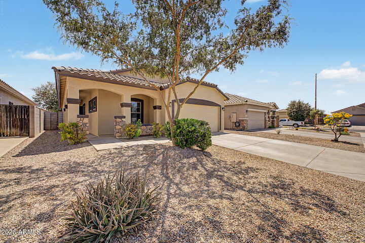 Property Photo:  1447 W Brangus Way  AZ 85143 