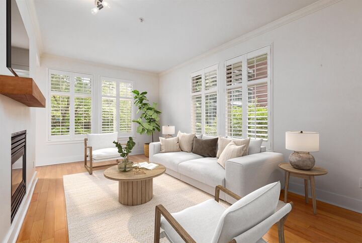Property Photo: 118 W 22nd Street 201 BC V7M 1Z9