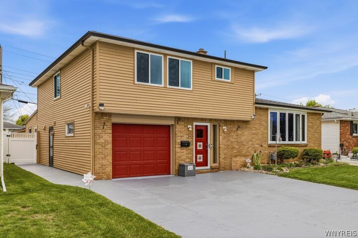 Property Photo:  85 Bernice Drive  NY 14225 