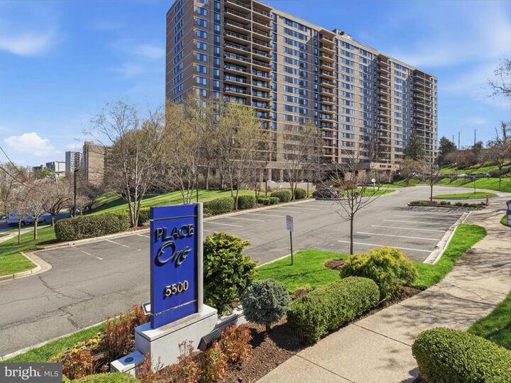 Property Photo:  5500 Holmes Run Parkway 1405  VA 22304 