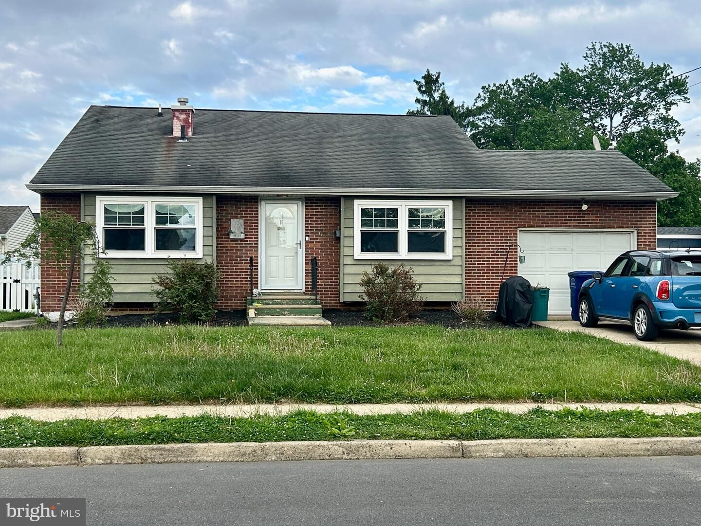 Property Photo:  15 Sweetbriar Lane  NJ 08505 