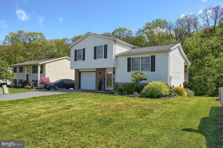 Property Photo:  261 Ridgewood Drive  PA 17061 