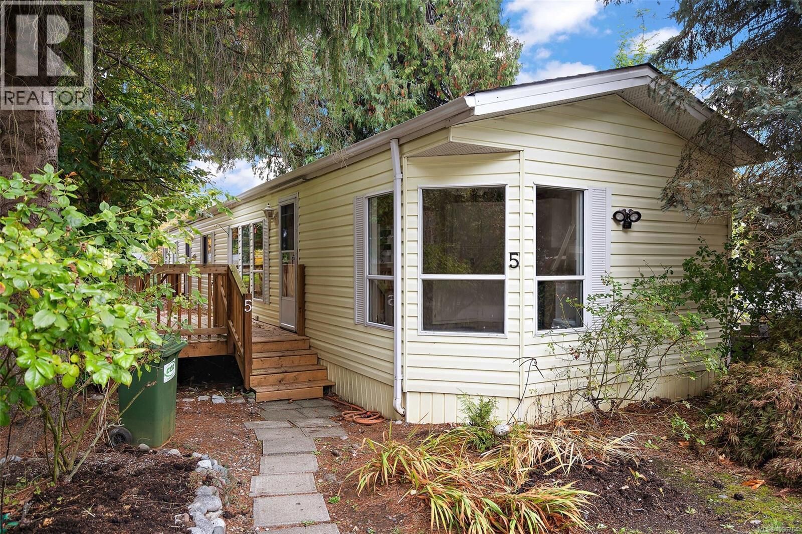 Property Photo:  2741 Stautw Road 5  BC V8M 2E9 