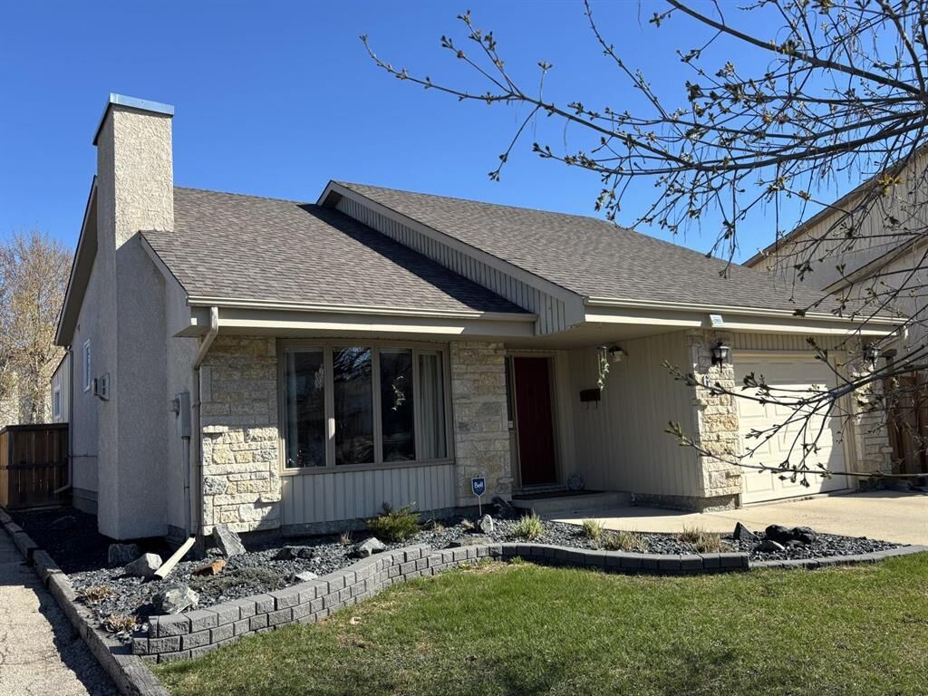 Property Photo:  6 Beaupre Bay  MB R3X 1C7 