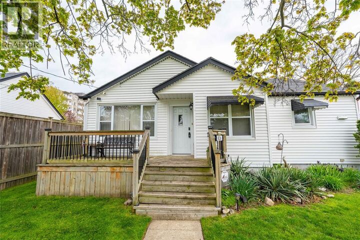 Property Photo:  826 Lynwood Avenue  ON N7T 7A4 
