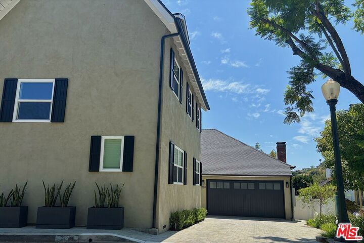 Property Photo:  2383 Panorama Ter  CA 90039 
