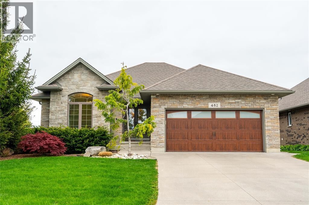 Property Photo: 482 Autumn Breeze Drive ON N7S 0C4