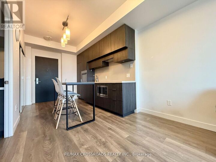 Property Photo:  8 Eglinton Avenue East 3010  ON M4P 0C1 