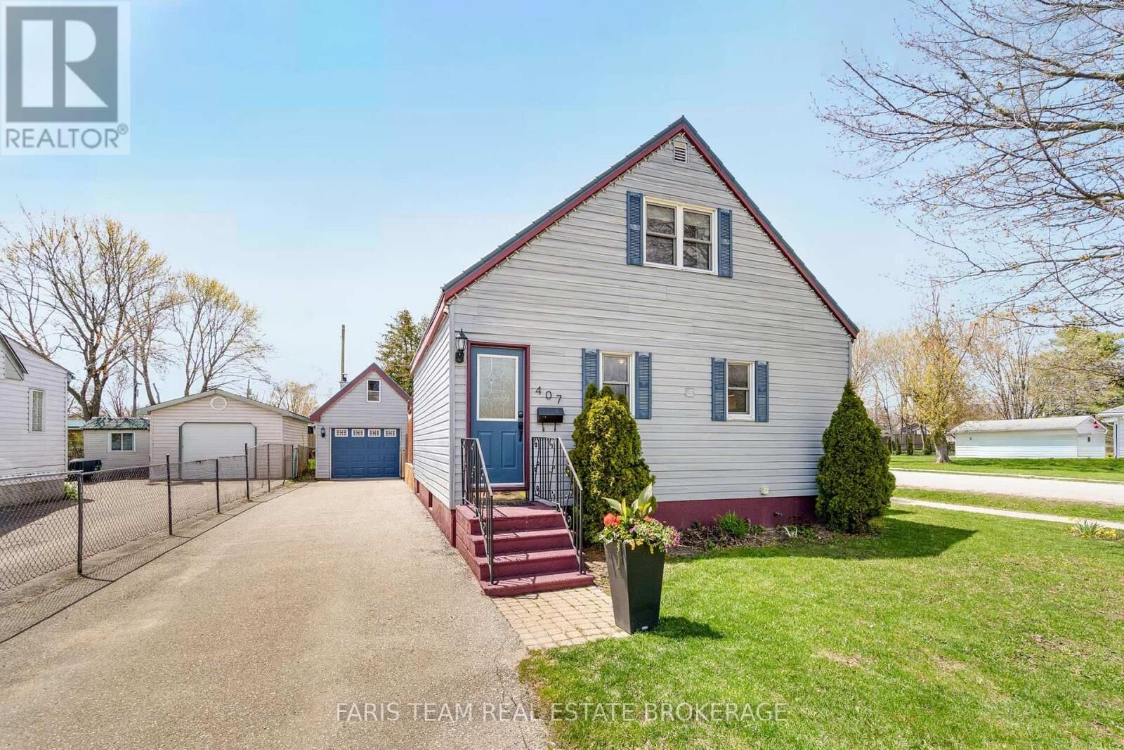 Property Photo:  407 Bayview Parkway  ON L3V 3Y6 