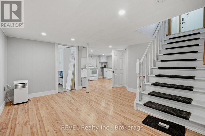 Property Photo:  76 Chestnut Street 2  ON L3K 1R6 