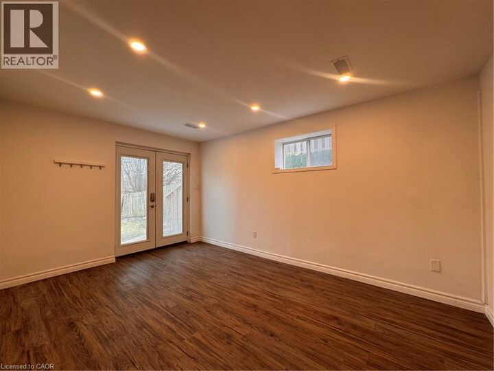 Property Photo:  28 Mulberry Lane Lower  ON N2L 5L5 