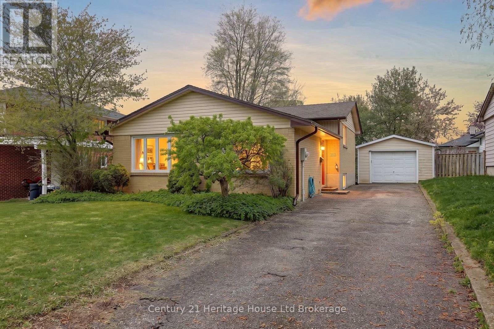 Property Photo:  1004 Nesbitt Crescent  ON N4S 7P1 