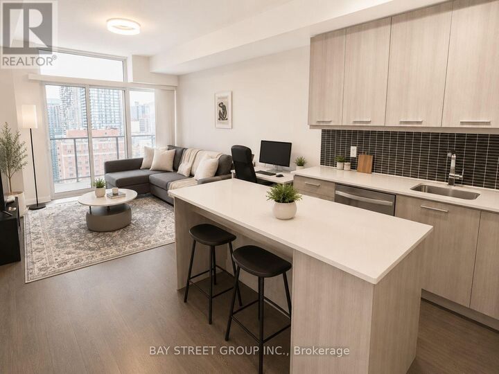 Property Photo:  105 George Street 1712  ON M5A 0L4 