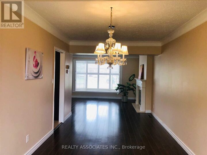 Property Photo:  32 Almond Avenue  ON L3T 1L1 