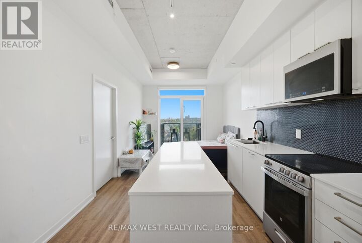 Property Photo:  1808 St. Clair Avenue West 801  ON M6N 1J5 