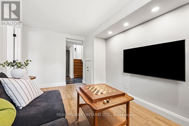 Property Photo:  2061 Featherston Drive 2  ON K1H 6R1 
