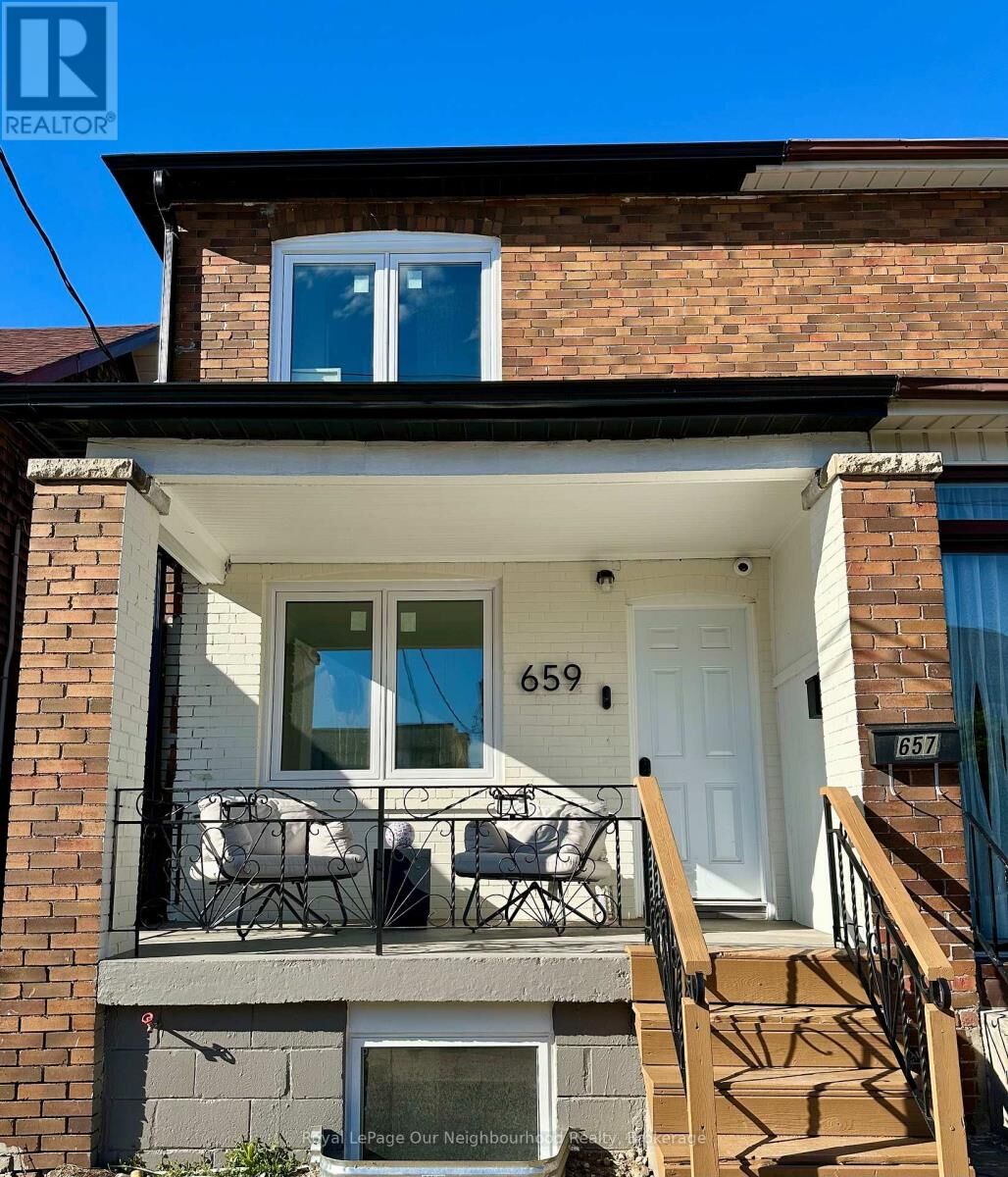 Property Photo:  659 Vaughan Road 3  ON M6E 2Y4 