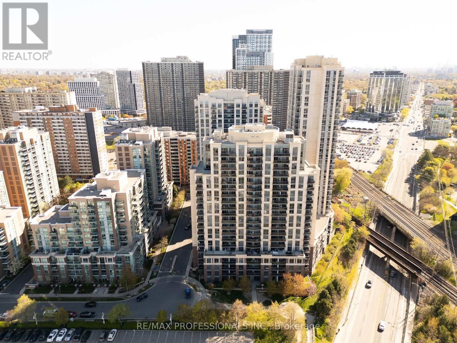 Property Photo:  1 Michael Power Place 101  ON M9A 0A1 